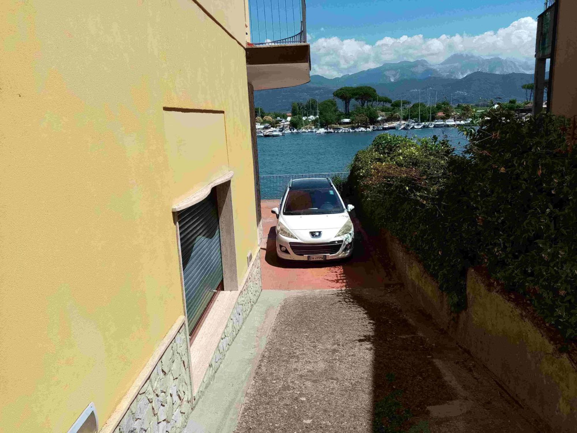 אמליה Alla Foce Del Magra - Appartamenti Sul Fiume Con Posto Barca Vicino Cinque Terre מראה חיצוני תמונה
